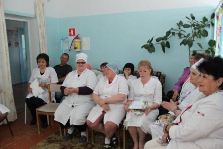 Евгений Ильин продолжает поздравлять ветеранов труда Тбилисского района