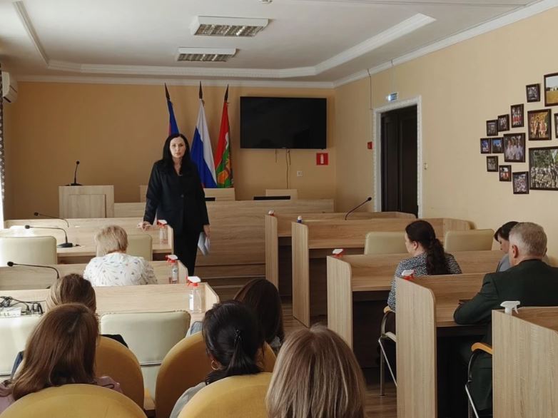 В Тбилисском районе провели совещание для муниципальных служащих