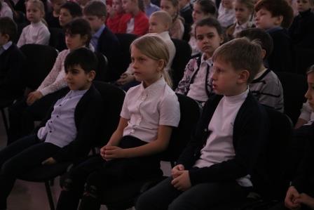 Детский оркестр выступил в шестой школе