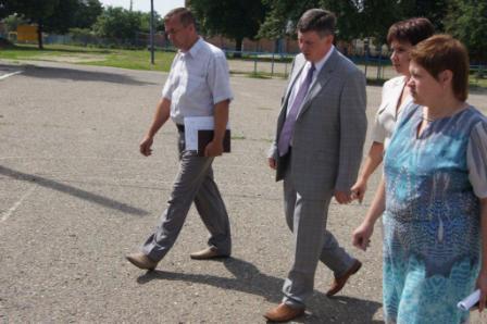 Посещение школ руководителем района