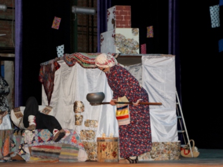 Юным тбилисцам показали спектакль «Сказки белого моря»