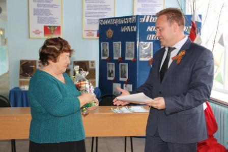 Евгений Ильин продолжает поздравлять ветеранов труда Тбилисского района