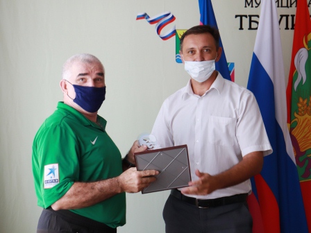 В Тбилисском районе наградили футболистов