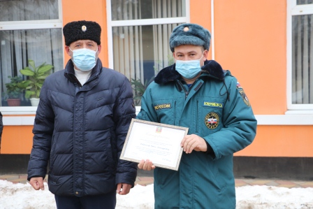 В Тбилисском районе спасателей поздравили с профессиональным праздником