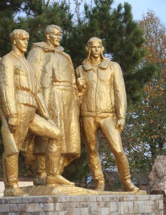 Память Неизвестных солдат чтят в Тбилисском районе