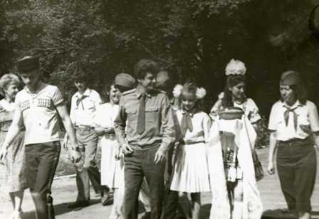 Космонавт В.Д. Зудов в пионерском легере "Ласточка"