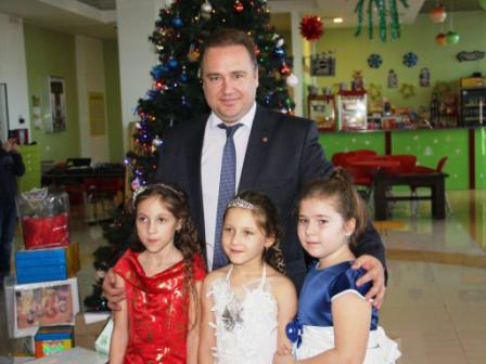 Каспийский Трубопроводный Консорциум вручил 340 подарков маленьким тбилисцам