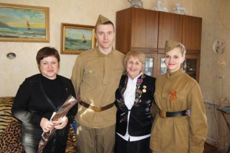 Тбилисская молодежь поздравила блокадников