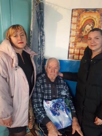 Поздравили с наступающими праздниками