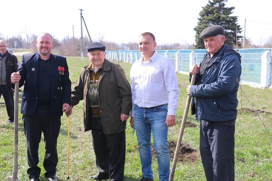 В Песчаном продолжает расти «Сад памяти»