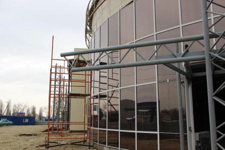 Евгений Ильин посетил больницу и спорткомплекс