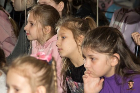 Тбилисским школьникам показали спектакль «Сказка о Золотой рыбке»