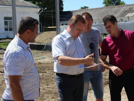 В Тбилисской продолжается строительство спорткомплекса