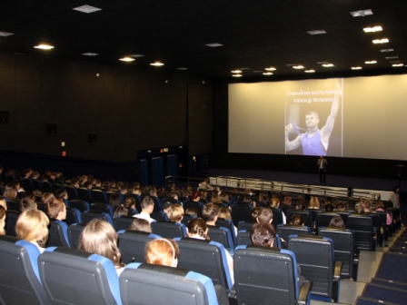 Тбилисским школьникам показали фильм об олимпийском чемпионе Александре Москаленко