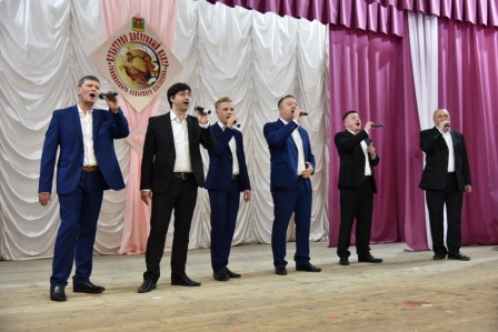 Творческие коллективы Тбилисского района подтвердили высокие звания