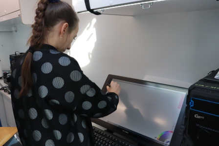 Мобильный кванториум приехал к тбилисским школьникам