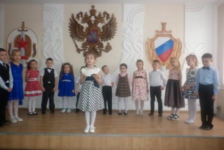 Дети поздравили сотрудников полиции с Днем защитника Отечества
