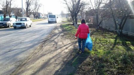 В Тбилисском районе состоялся еженедельный субботник