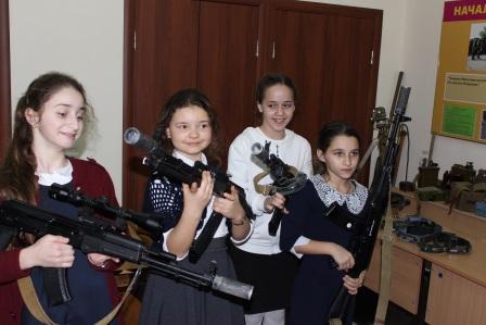 Насыщенно и интересно в шестой школе проходит месячник оборонно-массовой и военно-патриотической работы