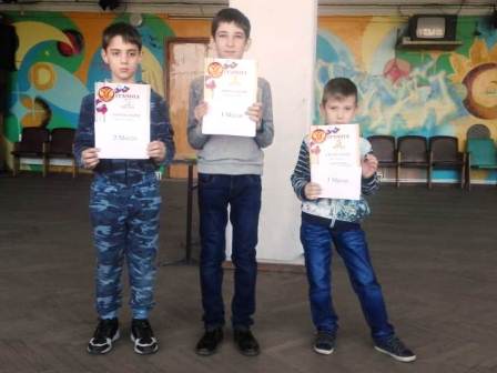 Ученики начальных классов сразились в игре в шахматы