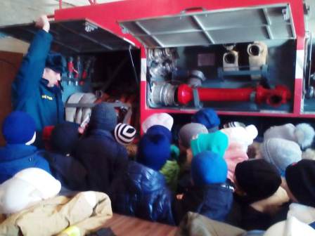 Маленьких тбилисцев познакомили с работой пожарной части