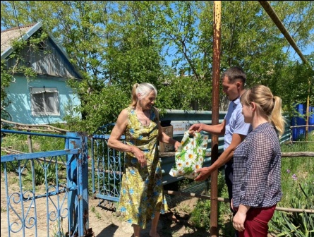 Депутаты Тбилисского района оказали помощь нуждающимся семьям