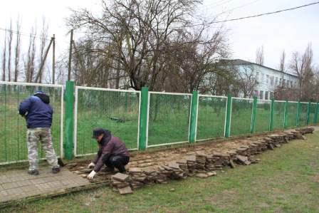 В хуторе Северин по улице Ленина начался ремонт тротуара