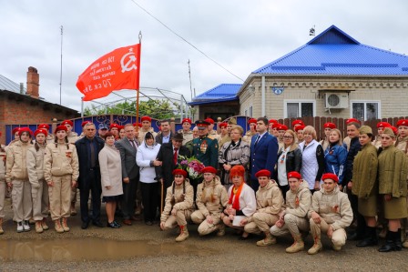 Для ветерана из Тбилисского района провели парад Победы