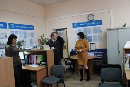 Евгений Ильин поручил облагородить территорию возле шестой школы