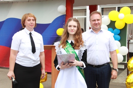 Выпускники прощаются со школой 