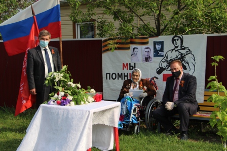 В Тбилисском районе с Днем Победы поздравили участницу Сталинградской битвы