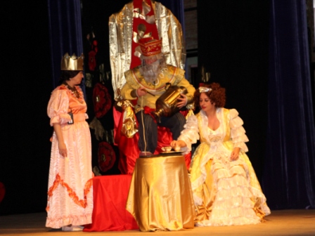 Юным тбилисцам показали спектакль «Сказки белого моря»