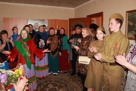 В Тбилисской ветеран-блокадник отмечает день рождения