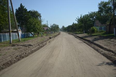 В Ванновском поселении ремонтируют дорогу и тротуар