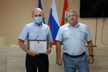 В Тбилисском районе поздравили строителей 