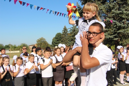 В школах Тбилисского района прозвенел первый звонок