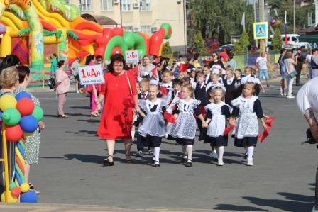 В Тбилисском районе прошёл парад первоклассников