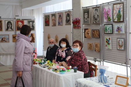 Жительниц Тбилисского района поздравили с наступающим 8 марта