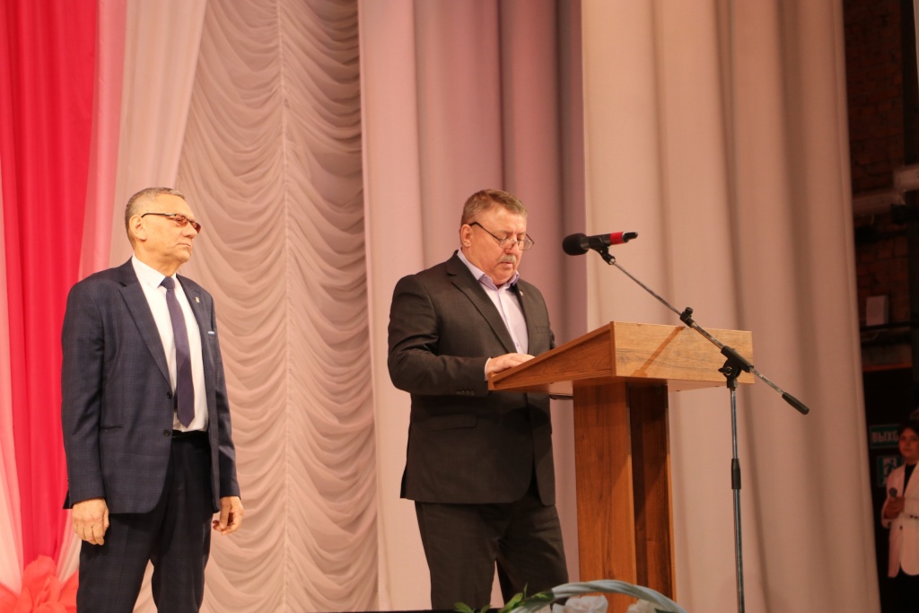 Зал, полный цветов и улыбок!