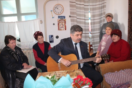 Председатель комитета ТОС хутора Еремин Нововладимировского сельского поселения Музафарова Вера Ивановна проводит активную работу 