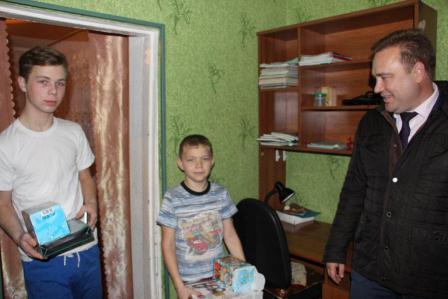 Новогодние поздравления продолжаются