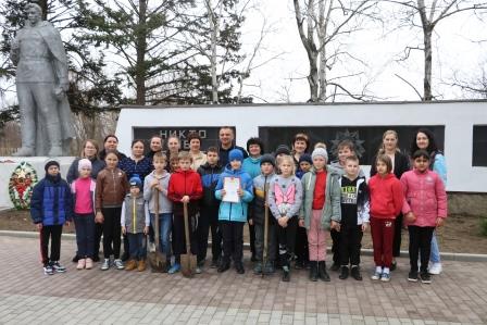 В Песчаном поселении прошла акция «Сирень 45 года»