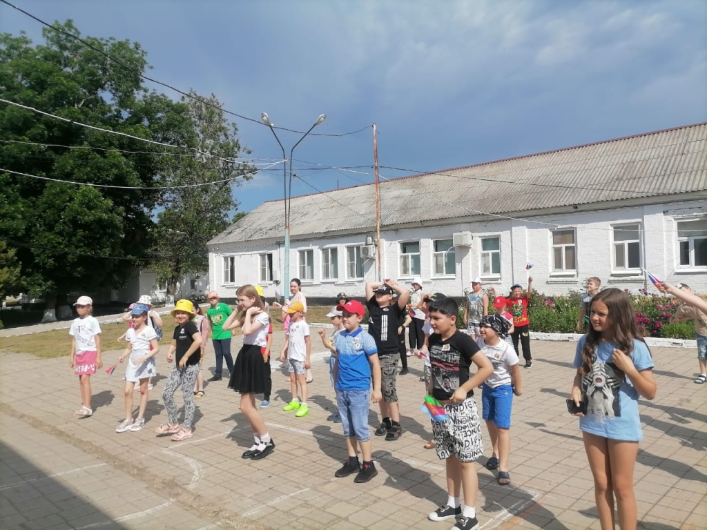 В Тбилисском районе начали работу профильные школьные лагеря дневного пребывания