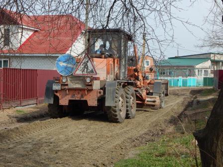 В станице Тбилисской продолжают ремонтировать дороги