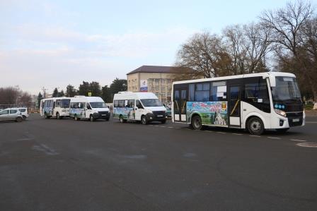 В Тбилисском районе на линию вышли семь новых автобусов