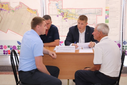 Мобильная приемная губернатора работает в Тбилисской