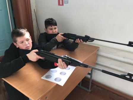 Тбилисские школьники соревнуются в военно-прикладных видах спорта