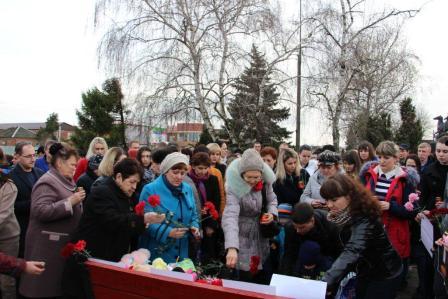 В Тбилисском районе проходит акция в память о погибших в Кемерово