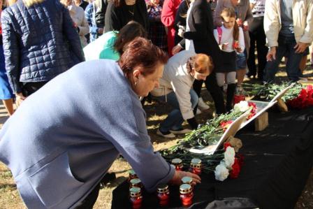 В Тбилисской прошел траурный митинг в память о погибших в Керчи