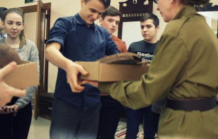 Учащиеся школы № 3 подарили музею новые экспонаты